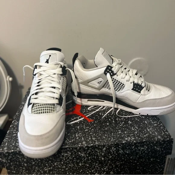 Air Jordan 4 Retro - Picture 3 of 7